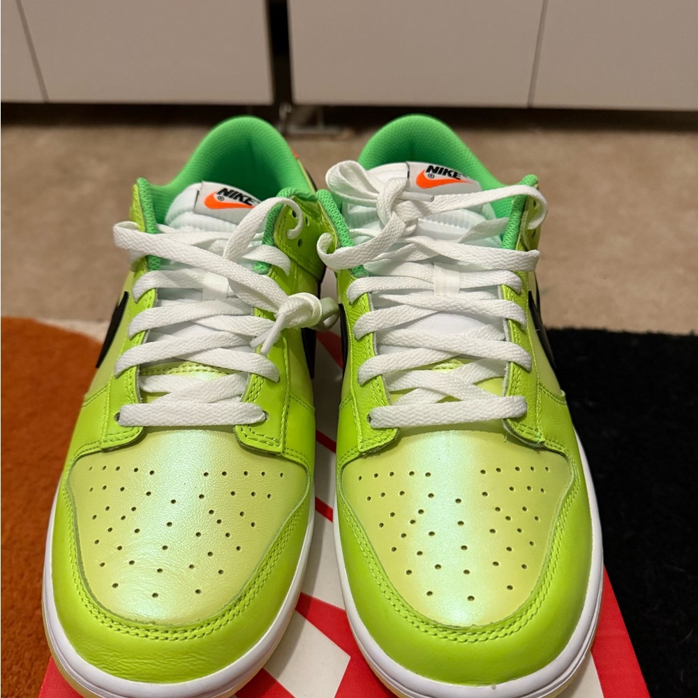 Nike Dunk Volt DS Lime Green and White Athletic Shoes